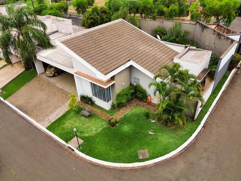 Casa à venda em Londrina, Jardim Itatiaia 2, com 3 quartos, com 199 m², Residencial Petit Ville