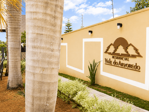 Casa à venda em Londrina, Condomínio Vale do Arvoredo, com 4 quartos, com 164.63 m²