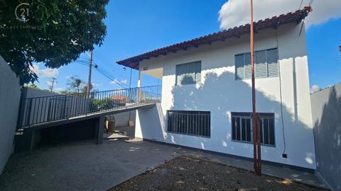 Casa à venda em Londrina, Vila Ipiranga, com 3 quartos, com 294.18 m²